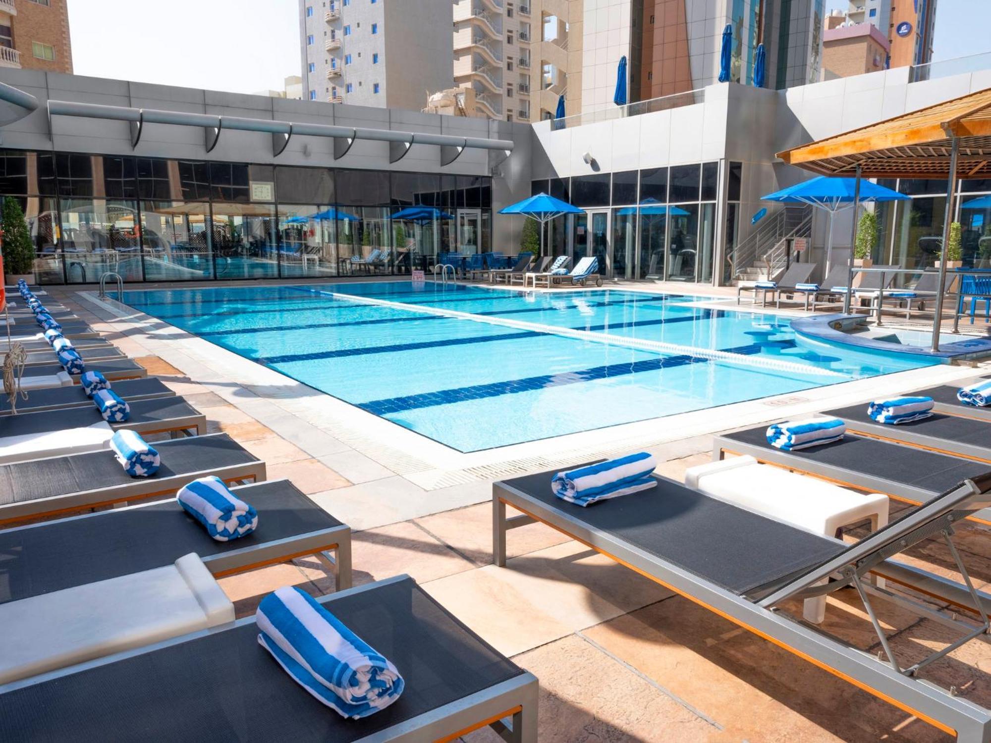 Holiday Inn - Suites Kuwait Salmiya By Ihg Koweït Extérieur photo