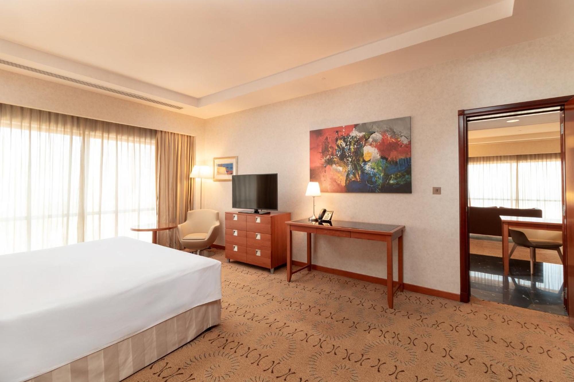 Holiday Inn - Suites Kuwait Salmiya By Ihg Koweït Extérieur photo